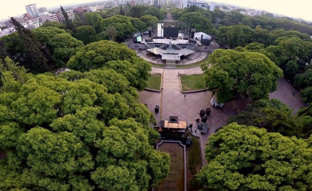 Vista aérea de Plaza Independencia en la Ciudad de Mendoza